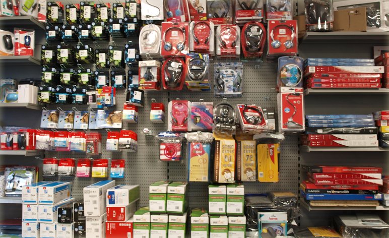 Regál se spotřebním materiálem, tonery a příslušenstvím